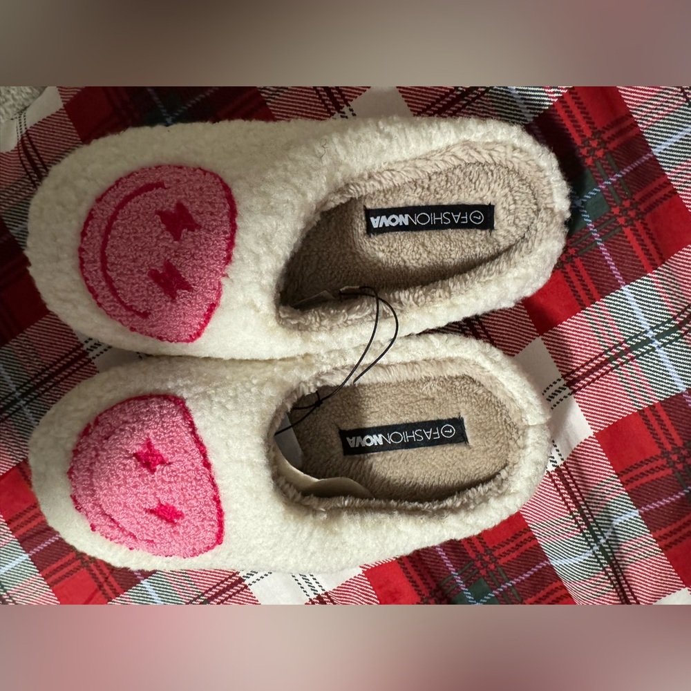 Women slippers sz 7